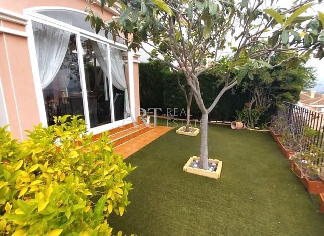 Chalet de 3 habitaciones en Polop en venta con piscina - 440.000 € (Ref: 8986631)