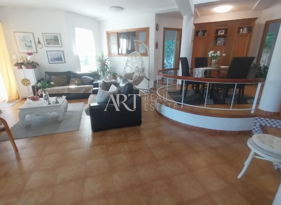 4 bedroom Villa for sale in Altea with pool - € 530,000 (Ref: 9022208)