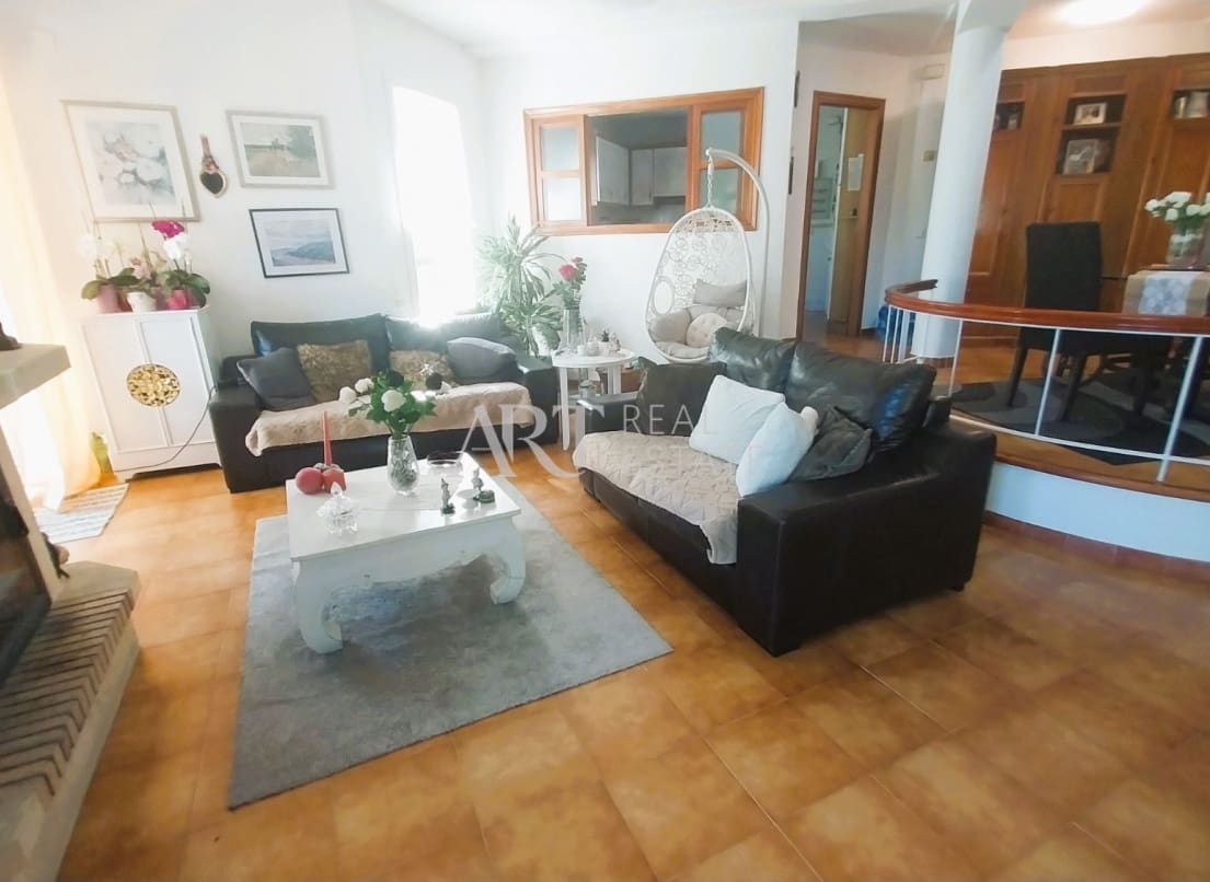 4 bedroom Villa for sale in Altea with pool - € 530,000 (Ref: 9022208)