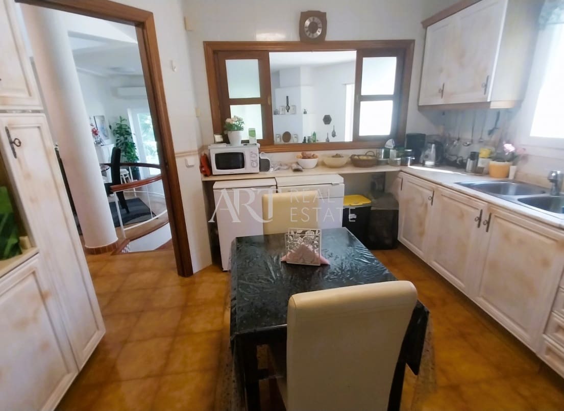 4 bedroom Villa for sale in Altea with pool - € 530,000 (Ref: 9022208)