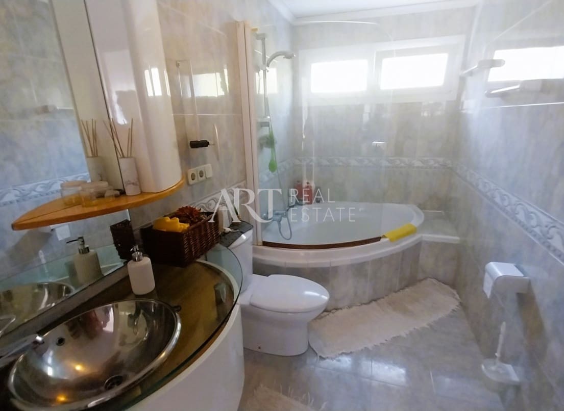 4 bedroom Villa for sale in Altea with pool - € 530,000 (Ref: 9022208)