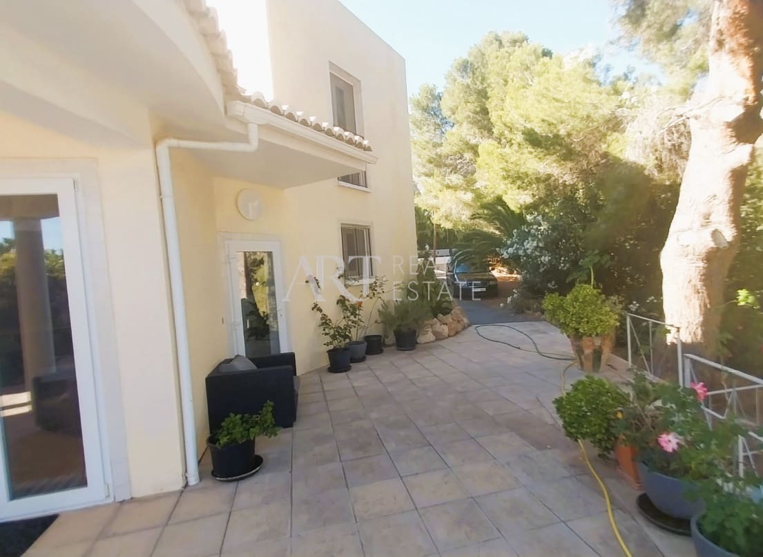 4 bedroom Villa for sale in Altea with pool - € 530,000 (Ref: 9022208)