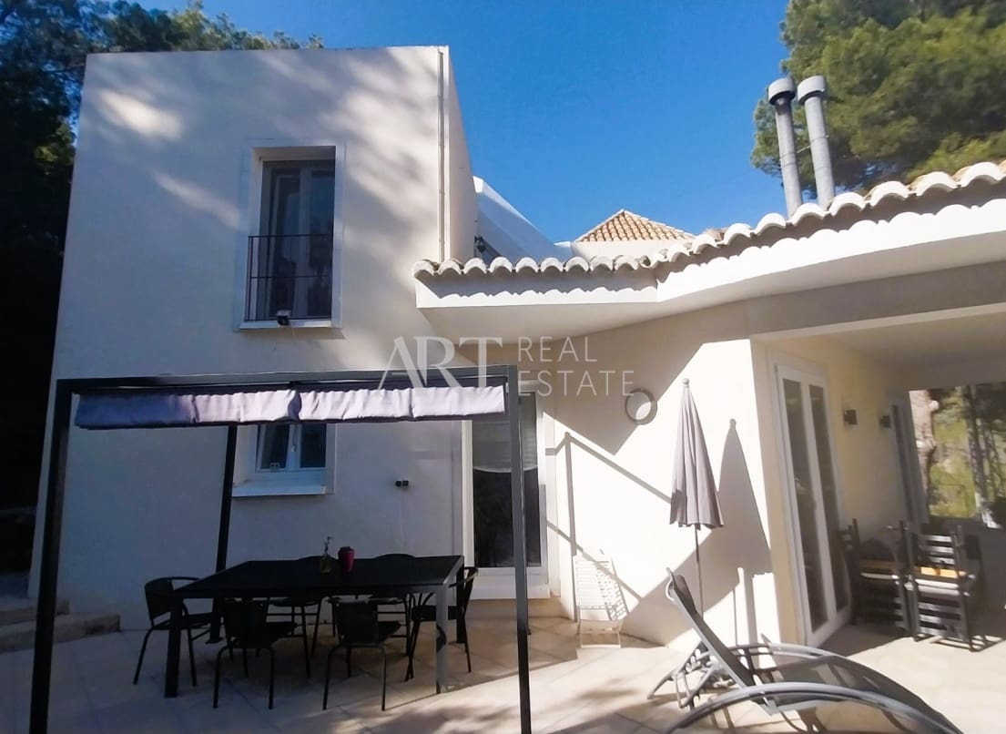 4 bedroom Villa for sale in Altea with pool - € 530,000 (Ref: 9022208)