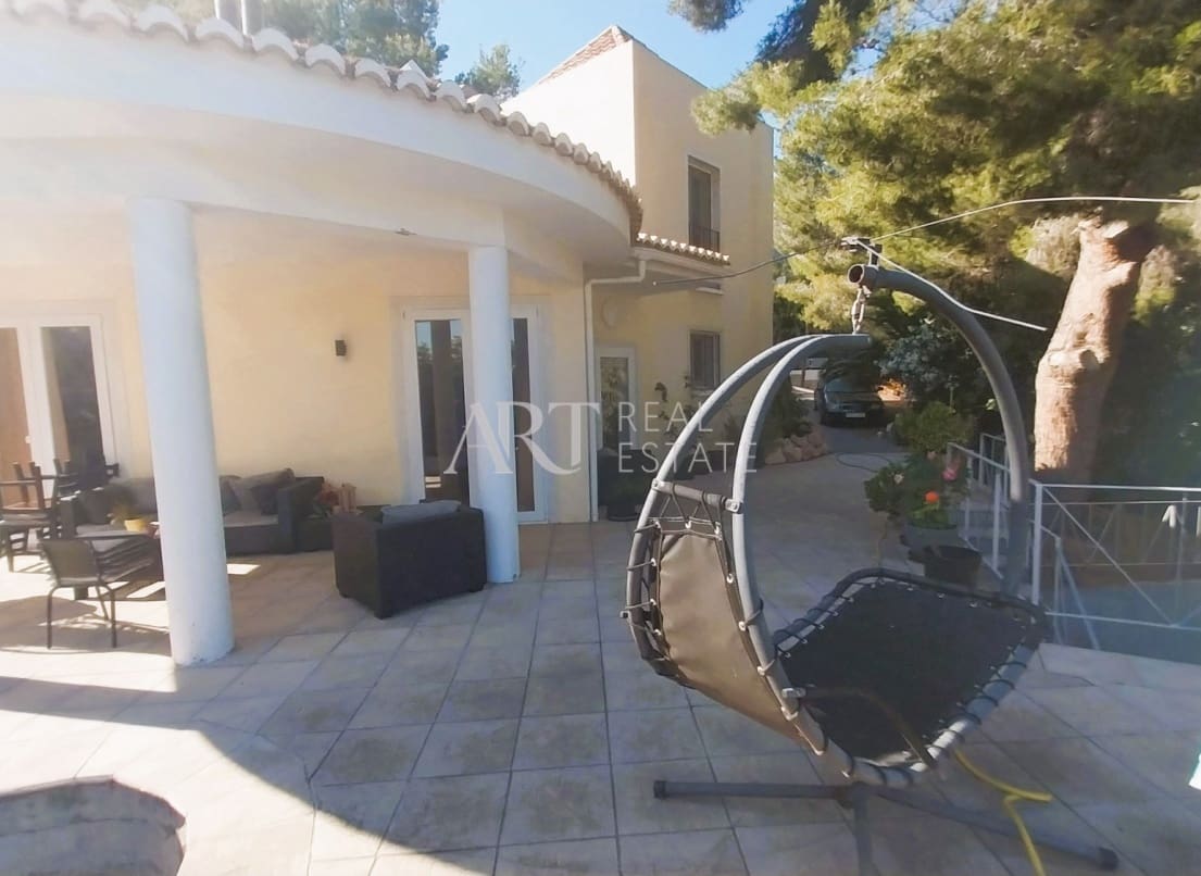 4 bedroom Villa for sale in Altea with pool - € 530,000 (Ref: 9022208)