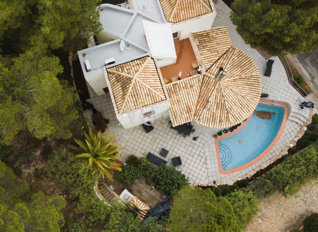 4 bedroom Villa for sale in Altea with pool - € 530,000 (Ref: 9022208)