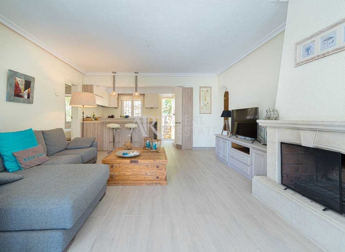 3 soveværelse Villa til salg i La Nucia med swimmingpool - € 585.000 (Ref: 9025574)