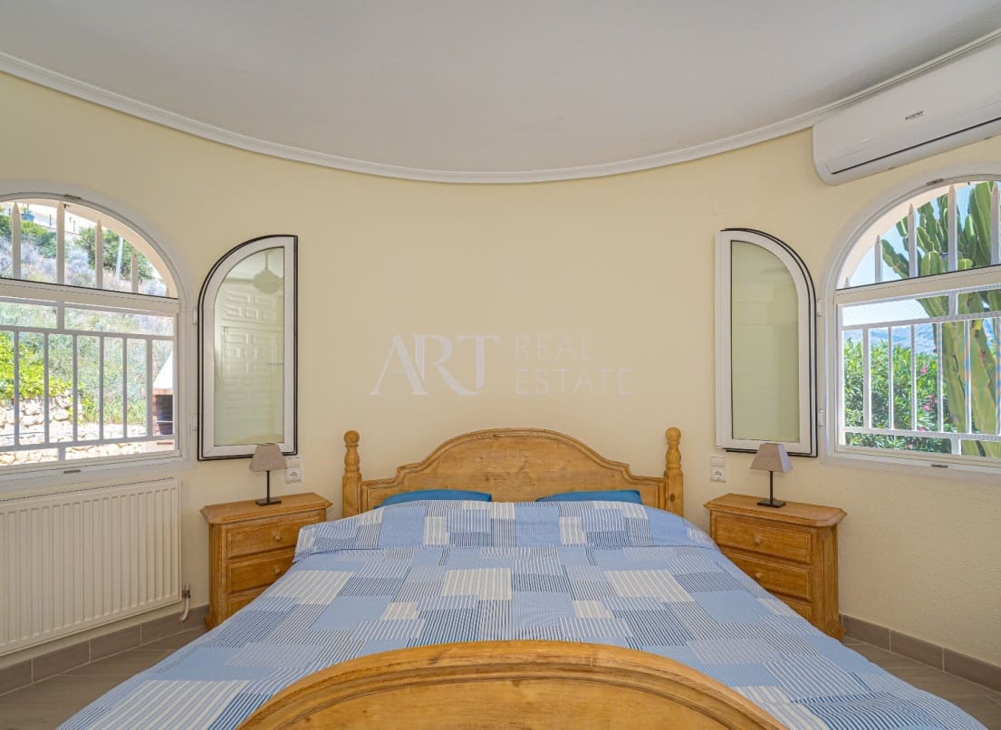 3 soveværelse Villa til salg i La Nucia med swimmingpool - € 585.000 (Ref: 9025574)