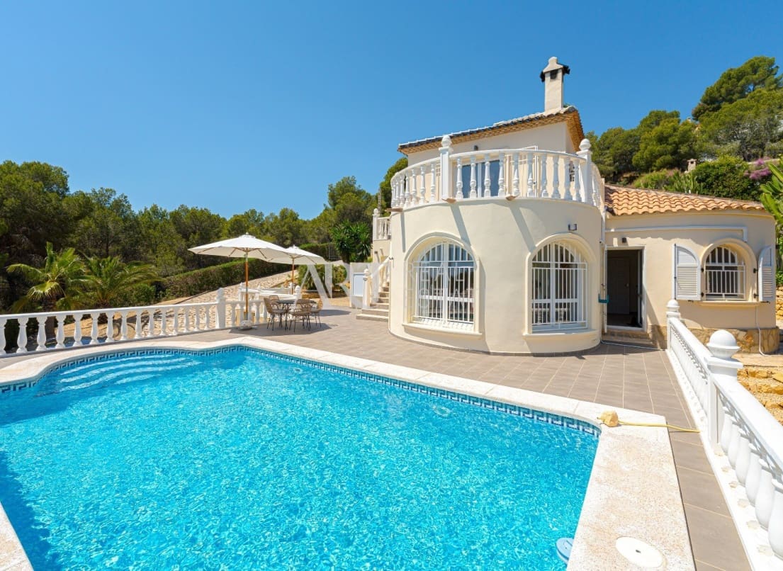 3 soveværelse Villa til salg i La Nucia med swimmingpool - € 585.000 (Ref: 9025574)