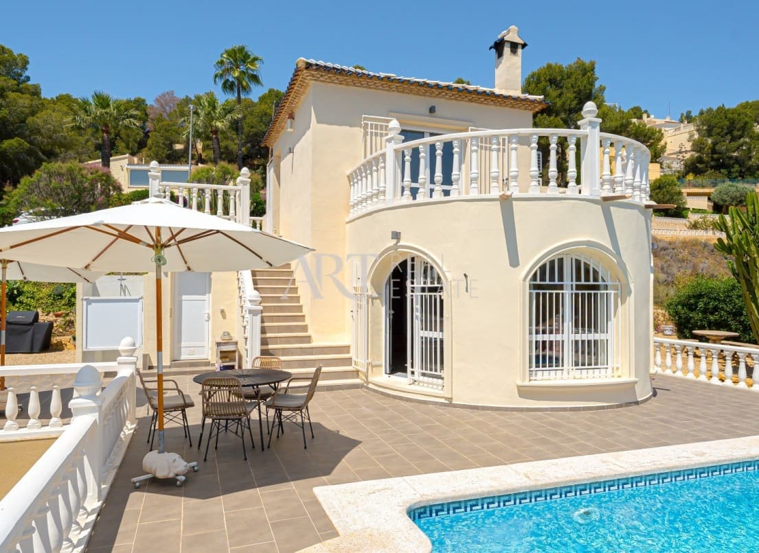 3 soveværelse Villa til salg i La Nucia med swimmingpool - € 585.000 (Ref: 9025574)