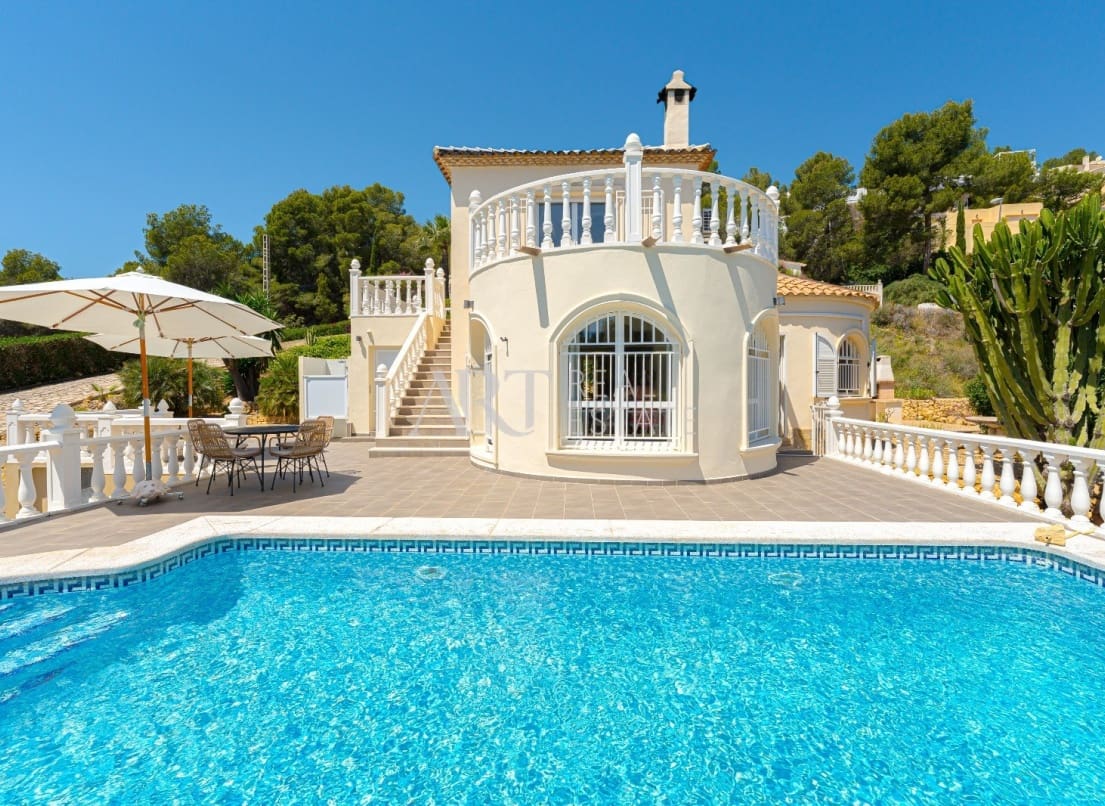 3 soveværelse Villa til salg i La Nucia med swimmingpool - € 585.000 (Ref: 9025574)