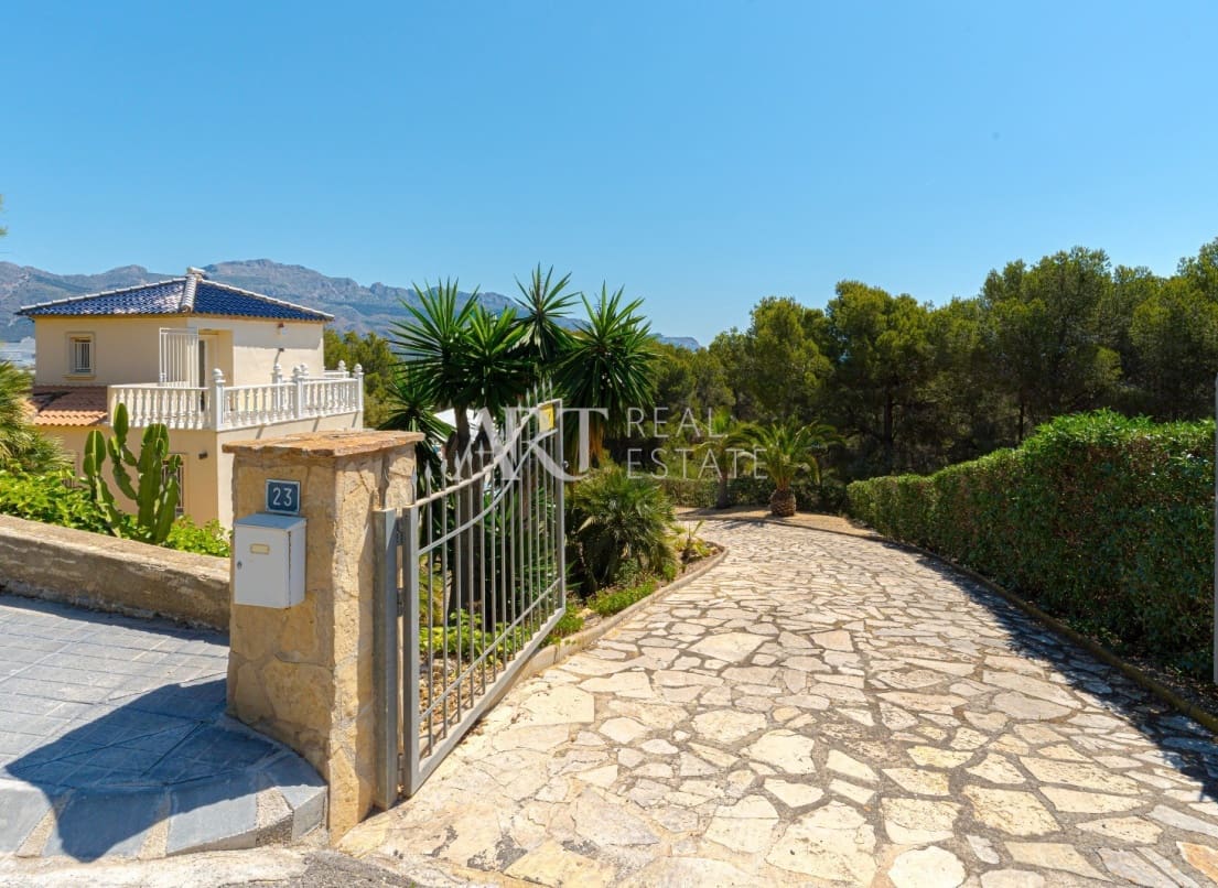 3 soveværelse Villa til salg i La Nucia med swimmingpool - € 585.000 (Ref: 9025574)