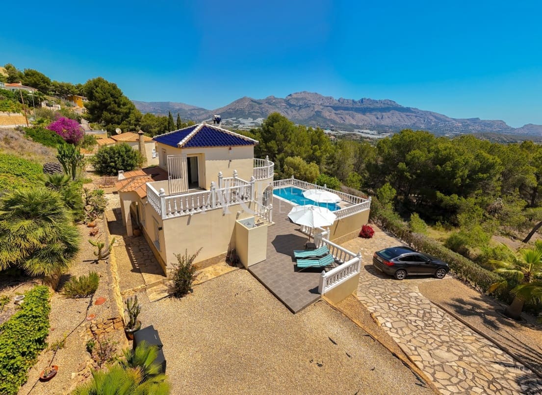 3 soveværelse Villa til salg i La Nucia med swimmingpool - € 585.000 (Ref: 9025574)