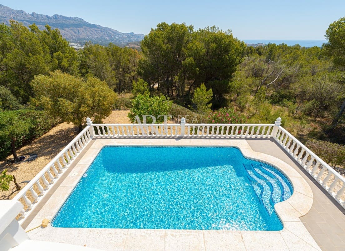 3 soveværelse Villa til salg i La Nucia med swimmingpool - € 585.000 (Ref: 9025574)