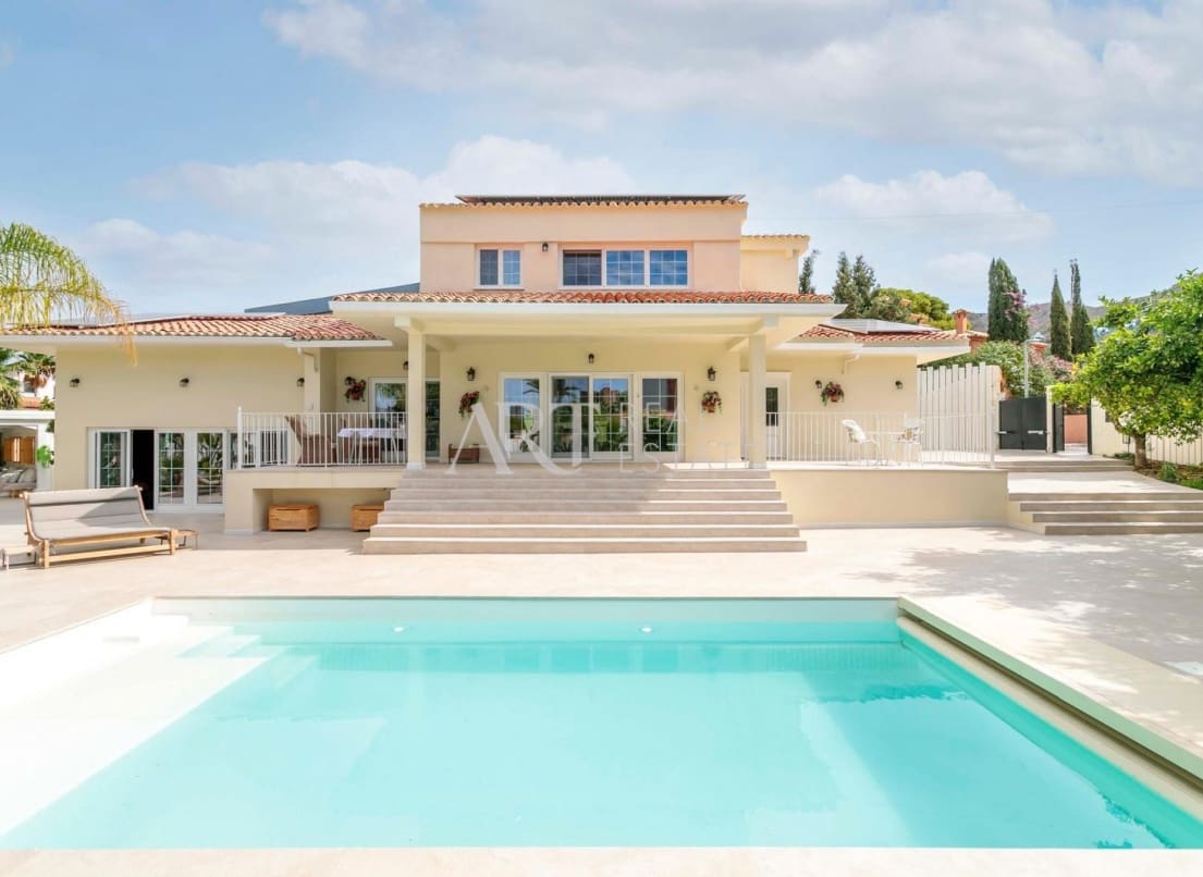 3 soveværelse Villa til salg i Benidorm med swimmingpool - € 1.550.000 (Ref: 9049232)