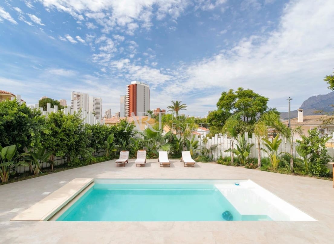 3 soveværelse Villa til salg i Benidorm med swimmingpool - € 1.550.000 (Ref: 9049232)