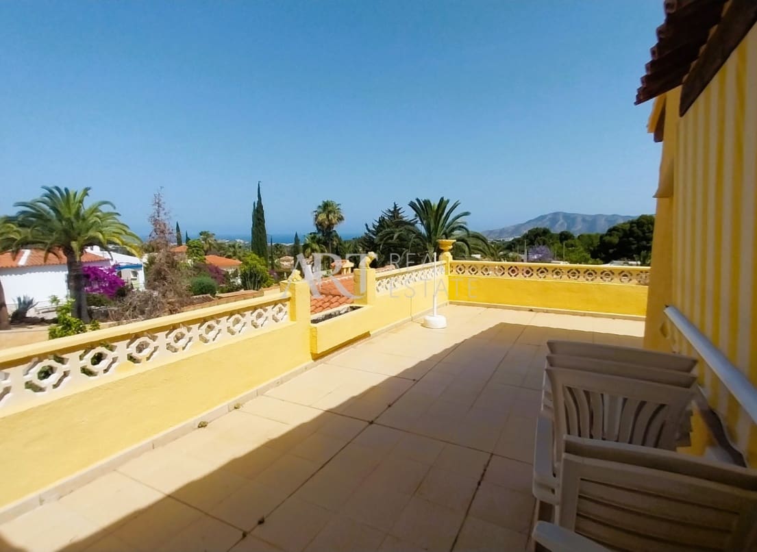 5 soveværelse Villa til salg i Alfaz del Pi / L'Alfas del Pi med swimmingpool garage - € 749.000 (Ref: 9049933)