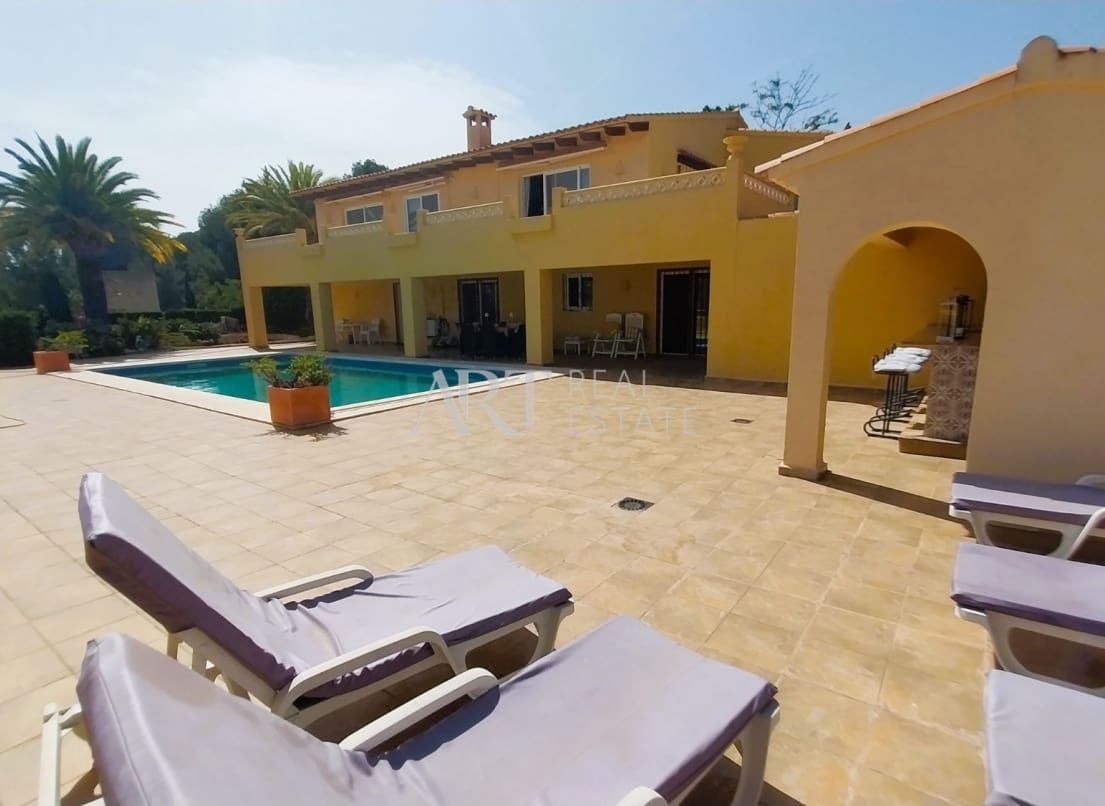 5 soveværelse Villa til salg i Alfaz del Pi / L'Alfas del Pi med swimmingpool garage - € 749.000 (Ref: 9049933)