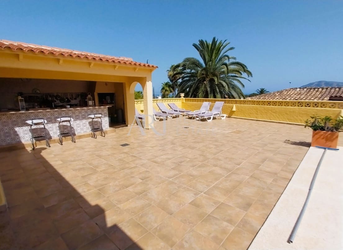 5 soveværelse Villa til salg i Alfaz del Pi / L'Alfas del Pi med swimmingpool garage - € 749.000 (Ref: 9049933)