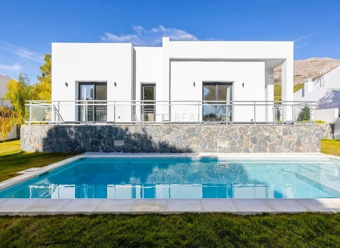 Chalet de 4 habitaciones en Altea en venta con piscina - 995.000 € (Ref: 9077084)