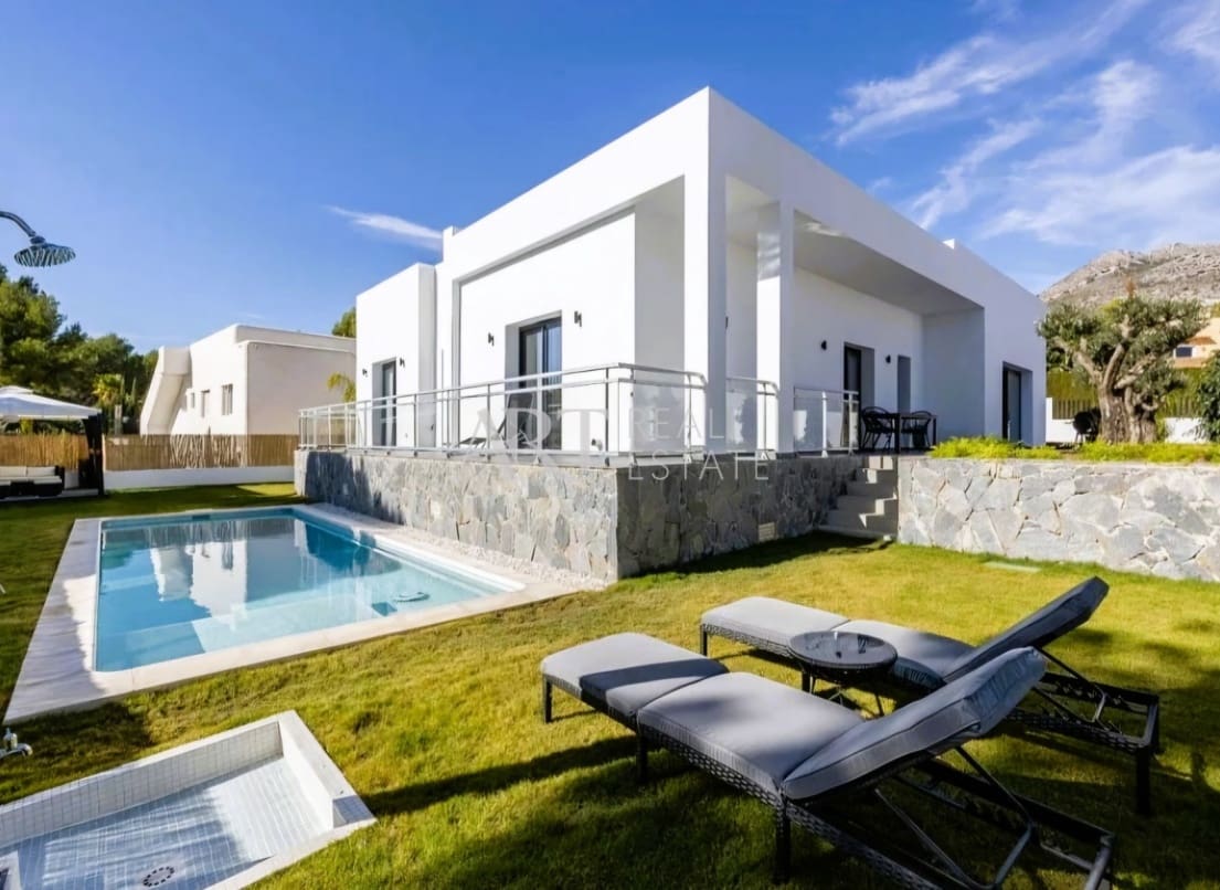 Chalet de 4 habitaciones en Altea en venta con piscina - 995.000 € (Ref: 9077084)