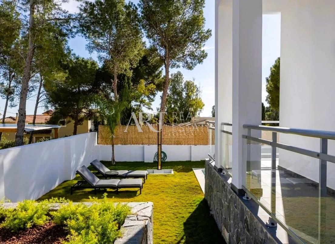 Chalet de 4 habitaciones en Altea en venta con piscina - 995.000 € (Ref: 9077084)