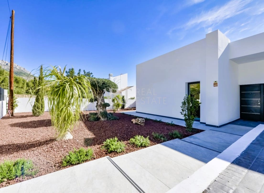 Chalet de 4 habitaciones en Altea en venta con piscina - 995.000 € (Ref: 9077084)