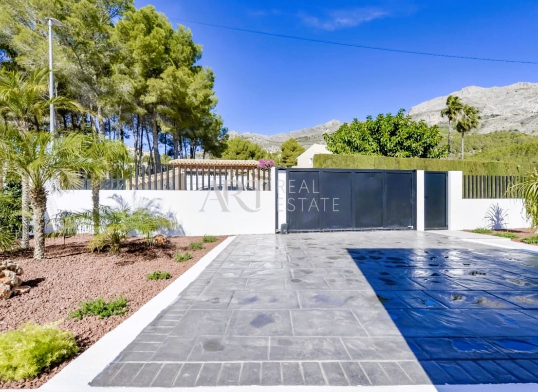 Chalet de 4 habitaciones en Altea en venta con piscina - 995.000 € (Ref: 9077084)