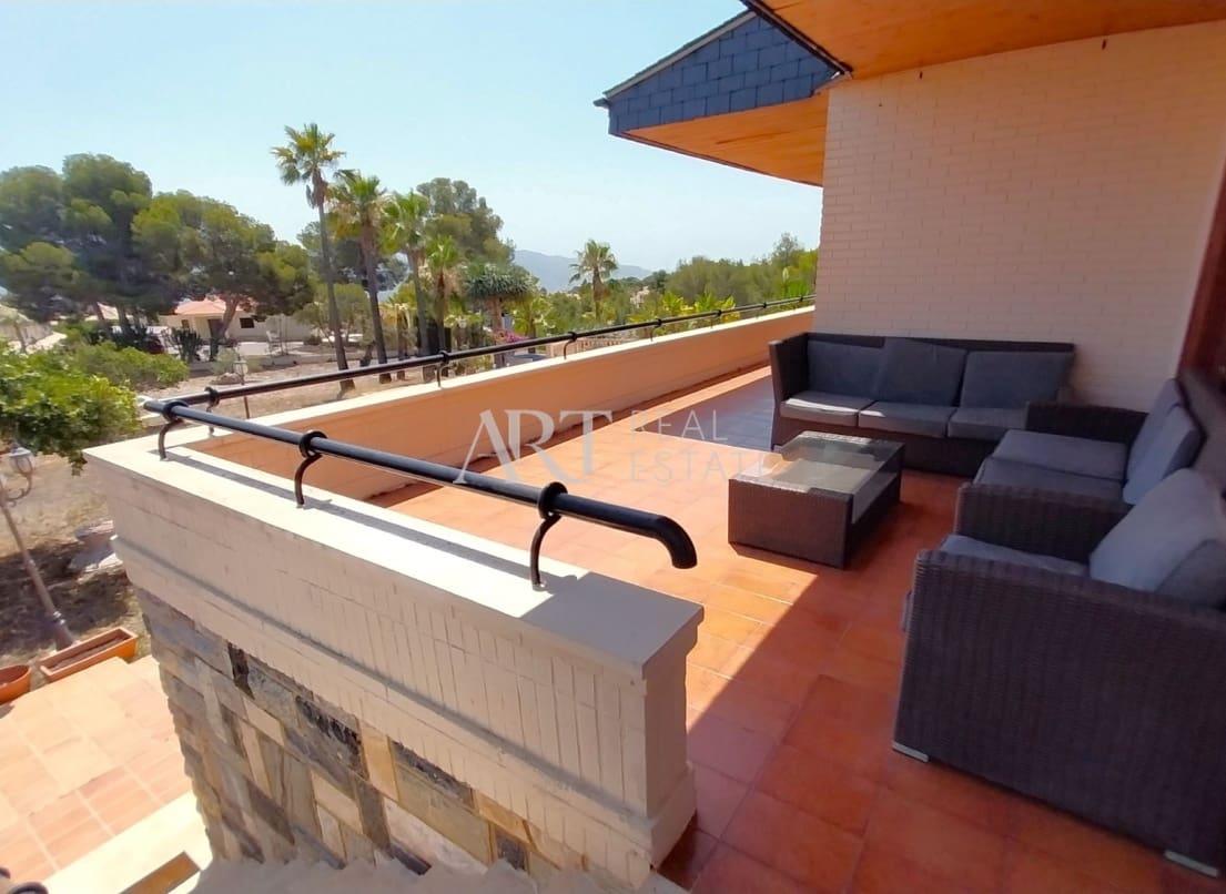 4 soveværelse Villa til salg i La Nucia med swimmingpool garage - € 995.000 (Ref: 9131316)