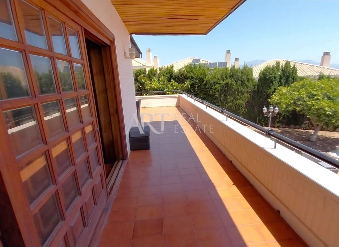 4 soveværelse Villa til salg i La Nucia med swimmingpool garage - € 995.000 (Ref: 9131316)