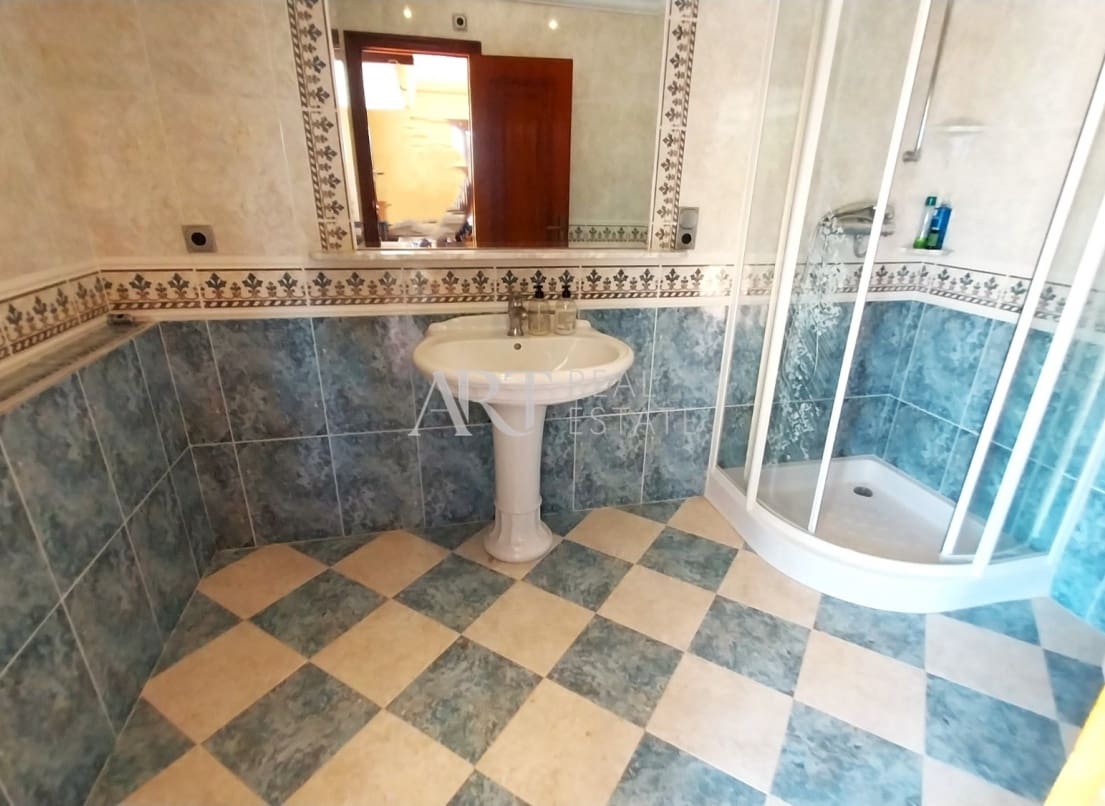 4 soveværelse Villa til salg i La Nucia med swimmingpool garage - € 995.000 (Ref: 9131316)