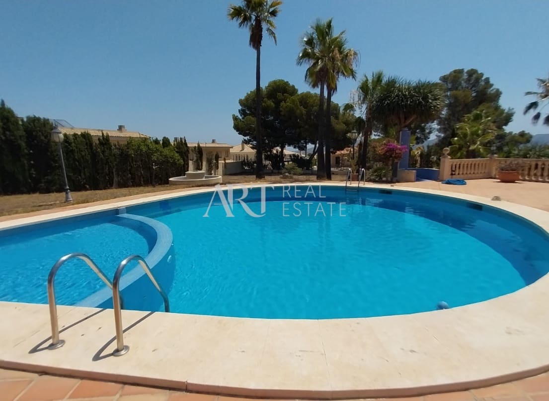 4 soveværelse Villa til salg i La Nucia med swimmingpool garage - € 995.000 (Ref: 9131316)