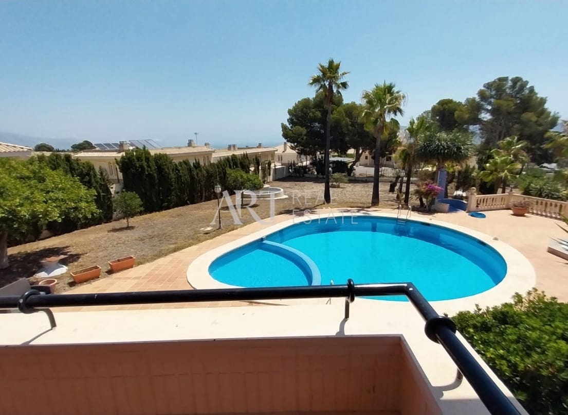 4 soveværelse Villa til salg i La Nucia med swimmingpool garage - € 995.000 (Ref: 9131316)