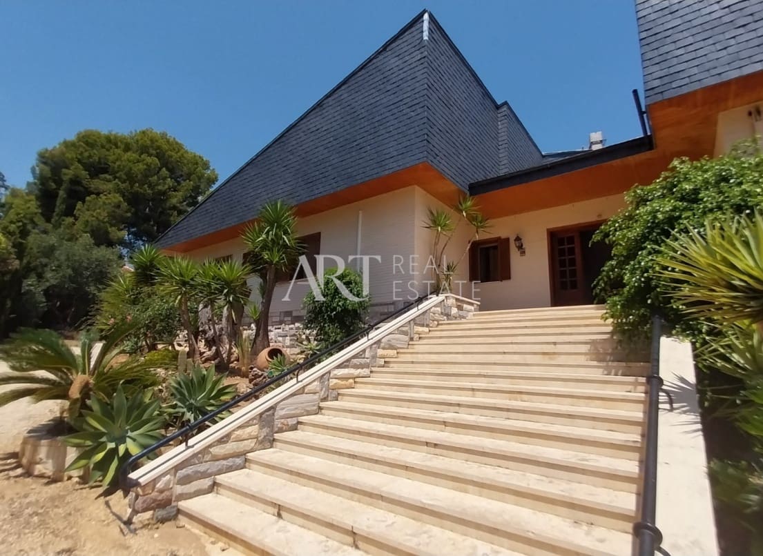 4 soveværelse Villa til salg i La Nucia med swimmingpool garage - € 995.000 (Ref: 9131316)