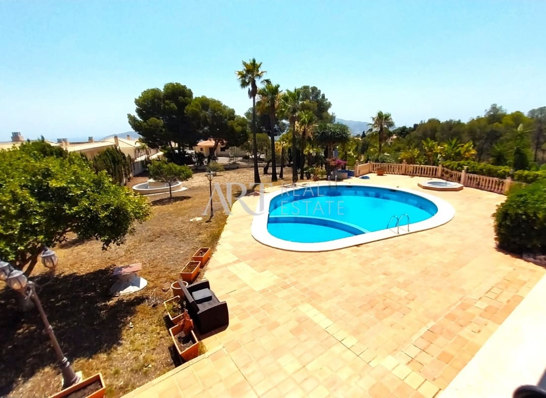 4 soveværelse Villa til salg i La Nucia med swimmingpool garage - € 995.000 (Ref: 9131316)