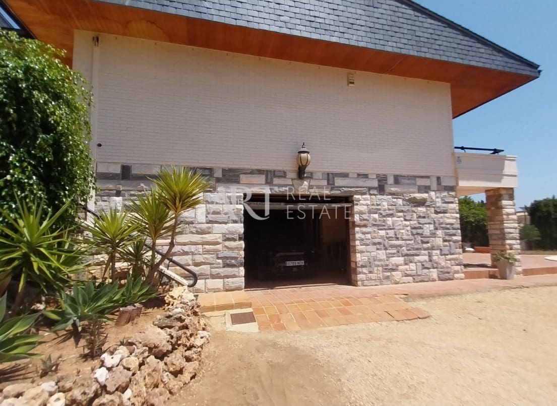 4 soveværelse Villa til salg i La Nucia med swimmingpool garage - € 995.000 (Ref: 9131316)