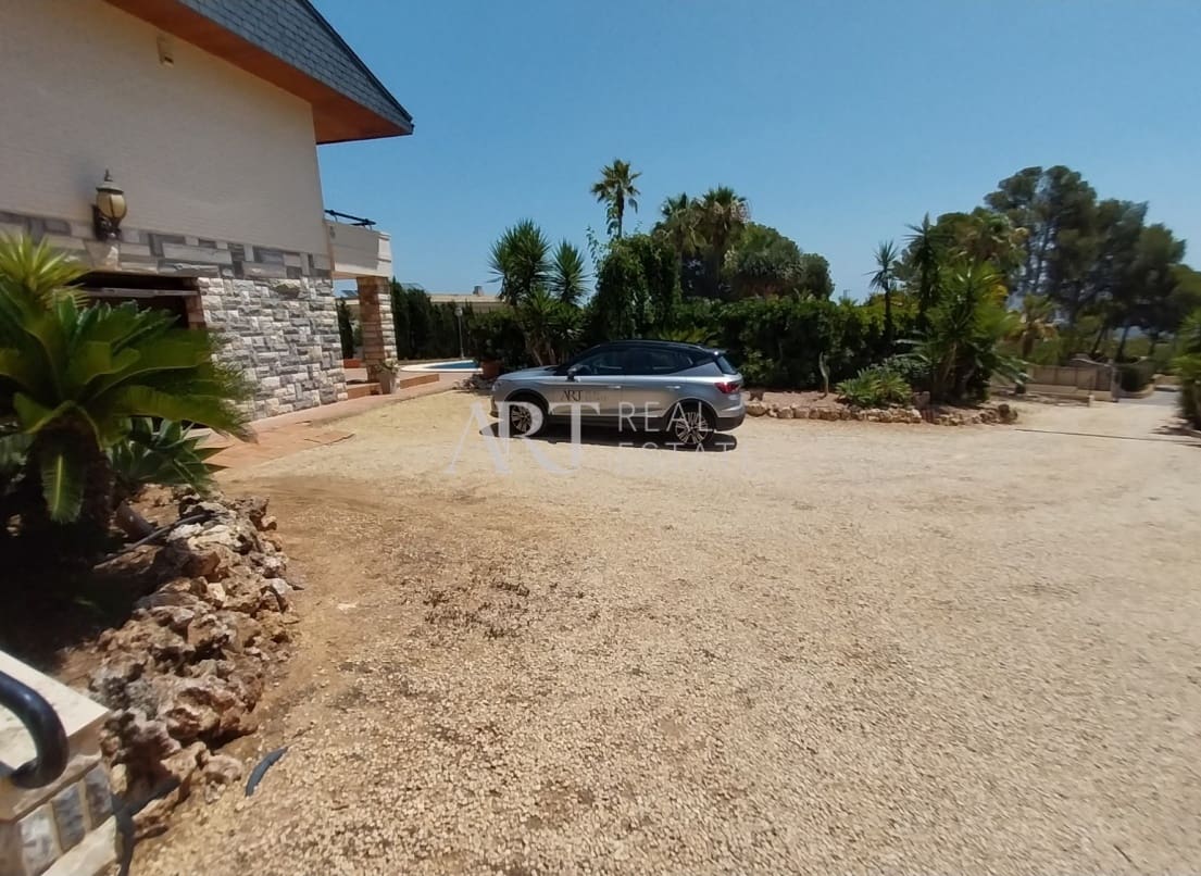 4 soveværelse Villa til salg i La Nucia med swimmingpool garage - € 995.000 (Ref: 9131316)