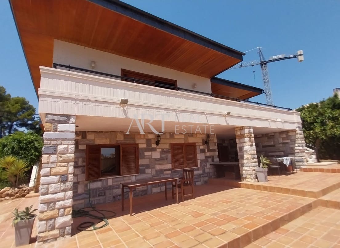 4 soveværelse Villa til salg i La Nucia med swimmingpool garage - € 995.000 (Ref: 9131316)