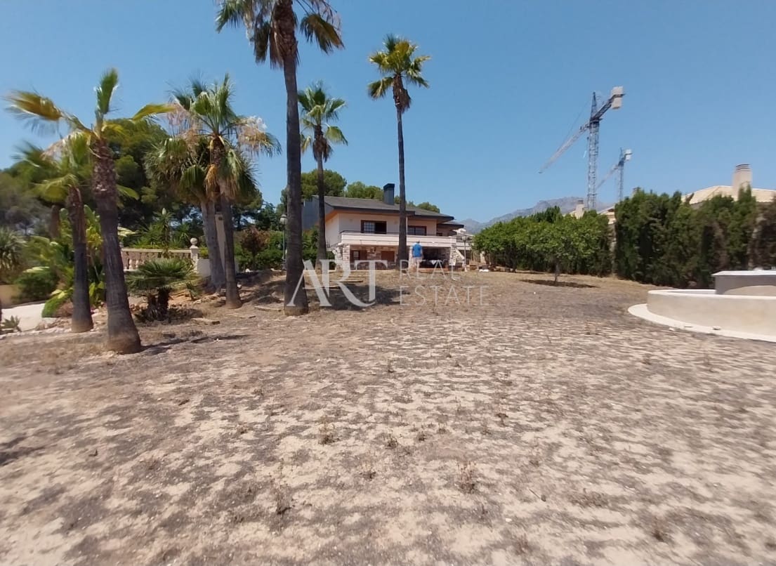 4 soveværelse Villa til salg i La Nucia med swimmingpool garage - € 995.000 (Ref: 9131316)