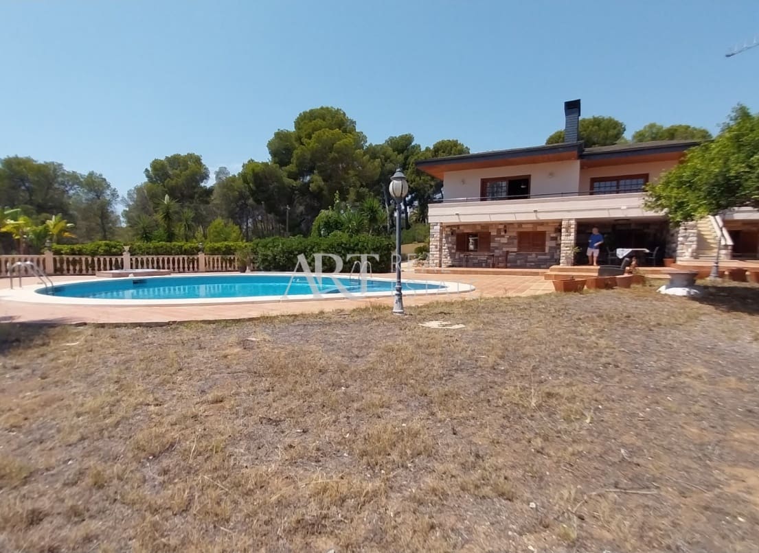 4 soveværelse Villa til salg i La Nucia med swimmingpool garage - € 995.000 (Ref: 9131316)