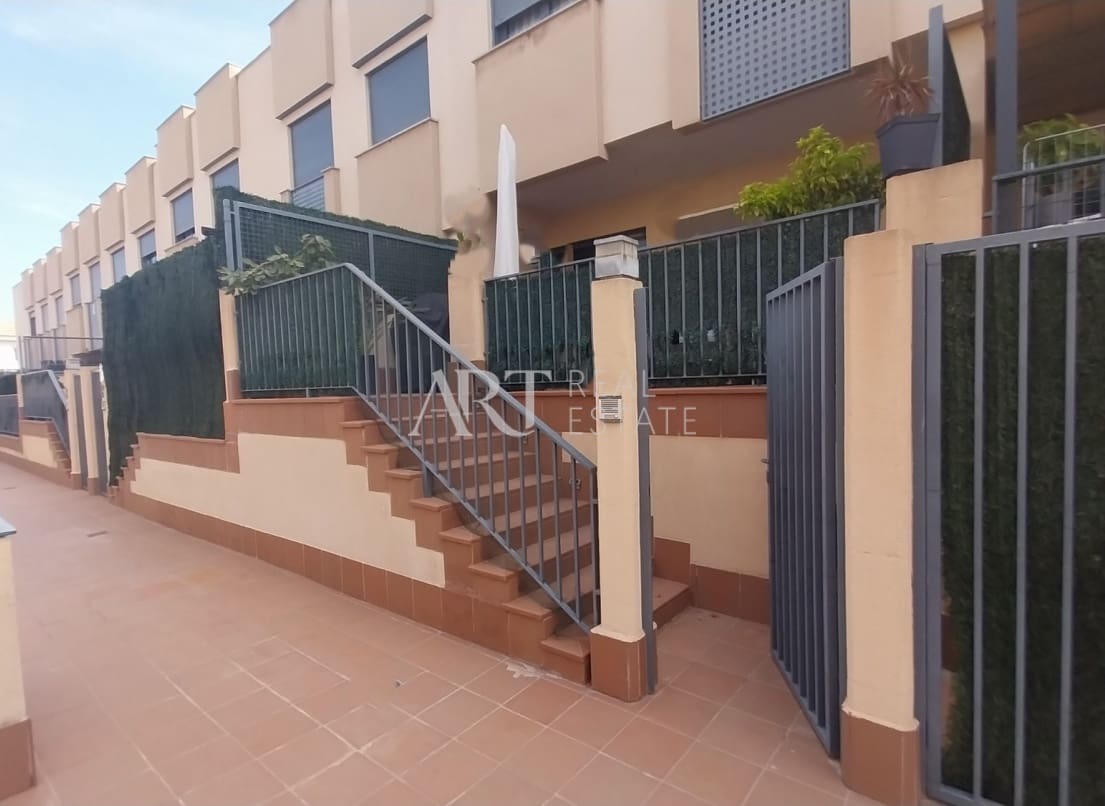 3 bedroom Semi-detached Villa for sale in Polop with garage - € 245,000 (Ref: 9133426)