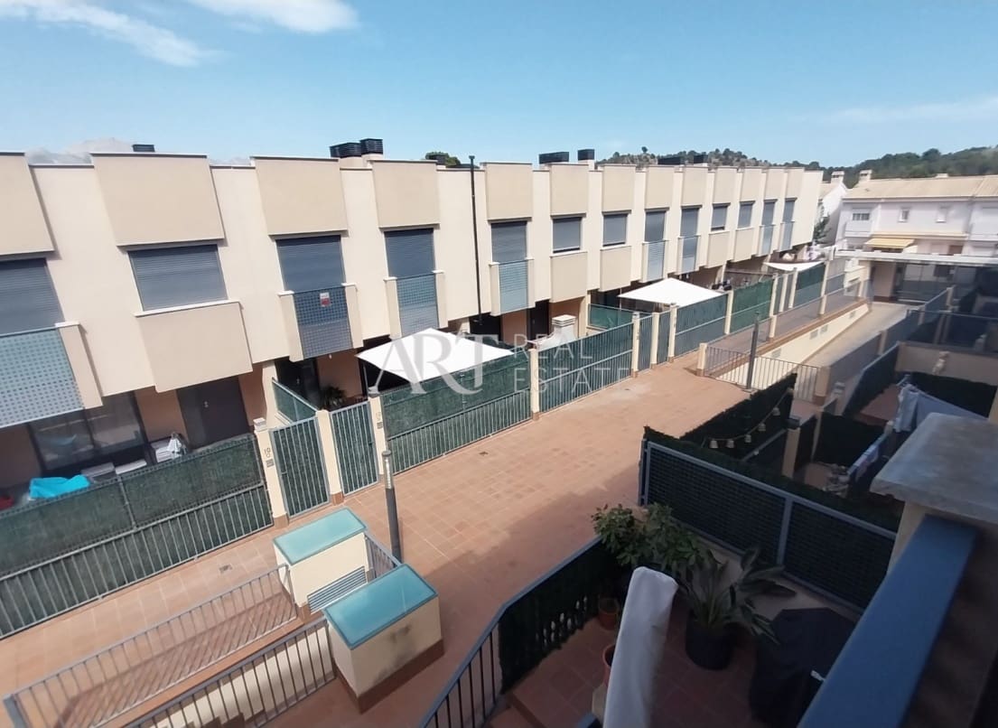 3 bedroom Semi-detached Villa for sale in Polop with garage - € 245,000 (Ref: 9133426)