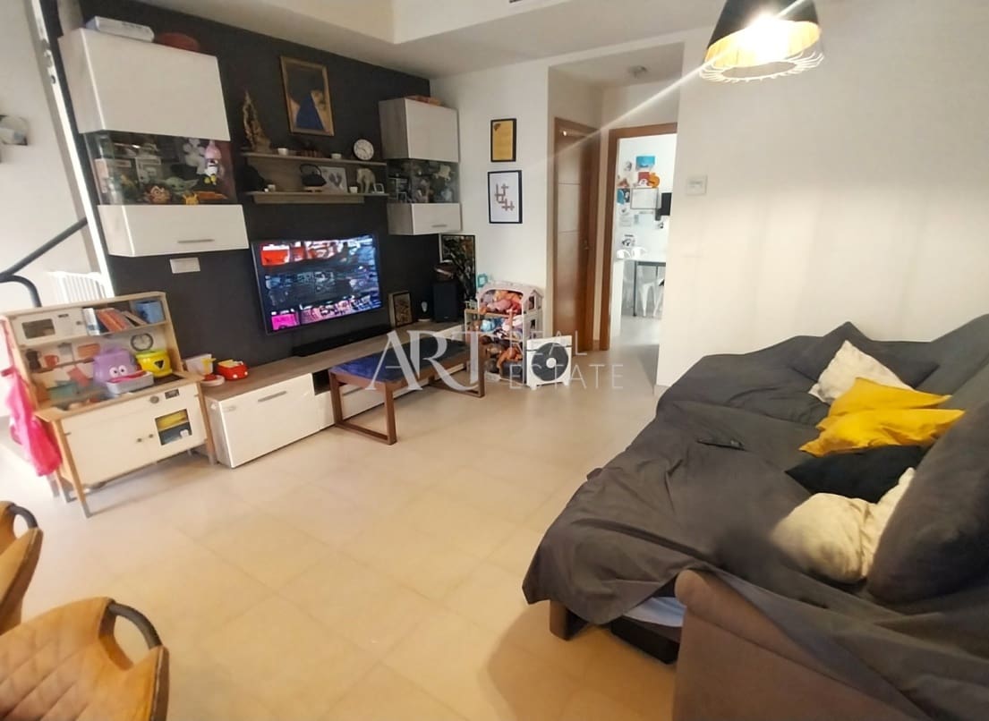 3 bedroom Semi-detached Villa for sale in Polop with garage - € 245,000 (Ref: 9133426)