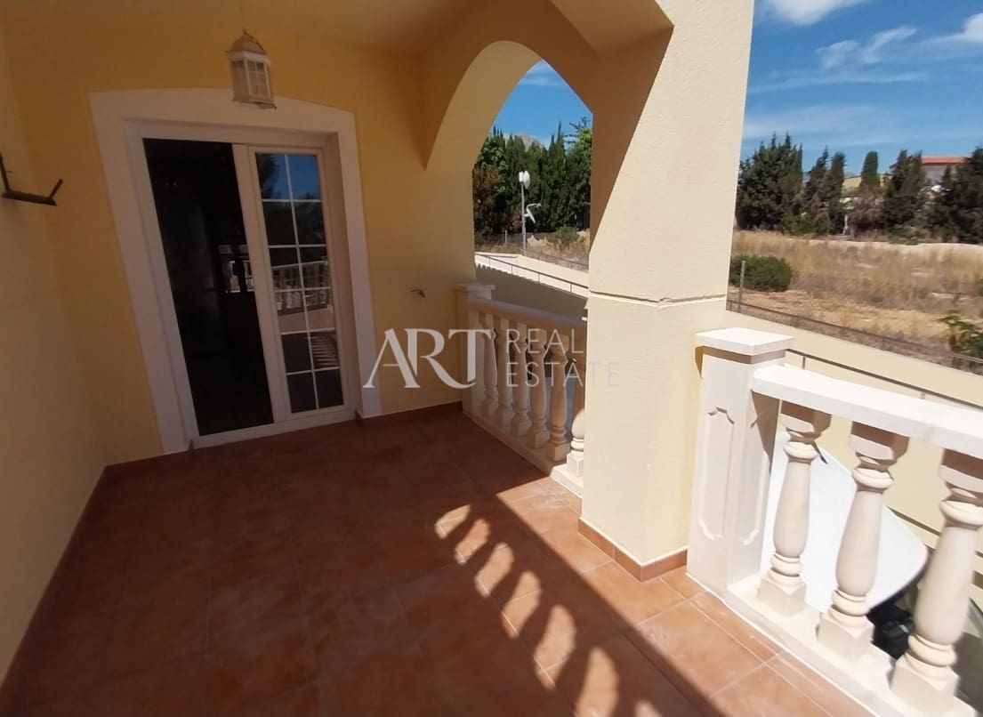 4 chambre Villa/Maison à vendre à La Nucia avec piscine garage - 375 000 € (Ref: 9211087)