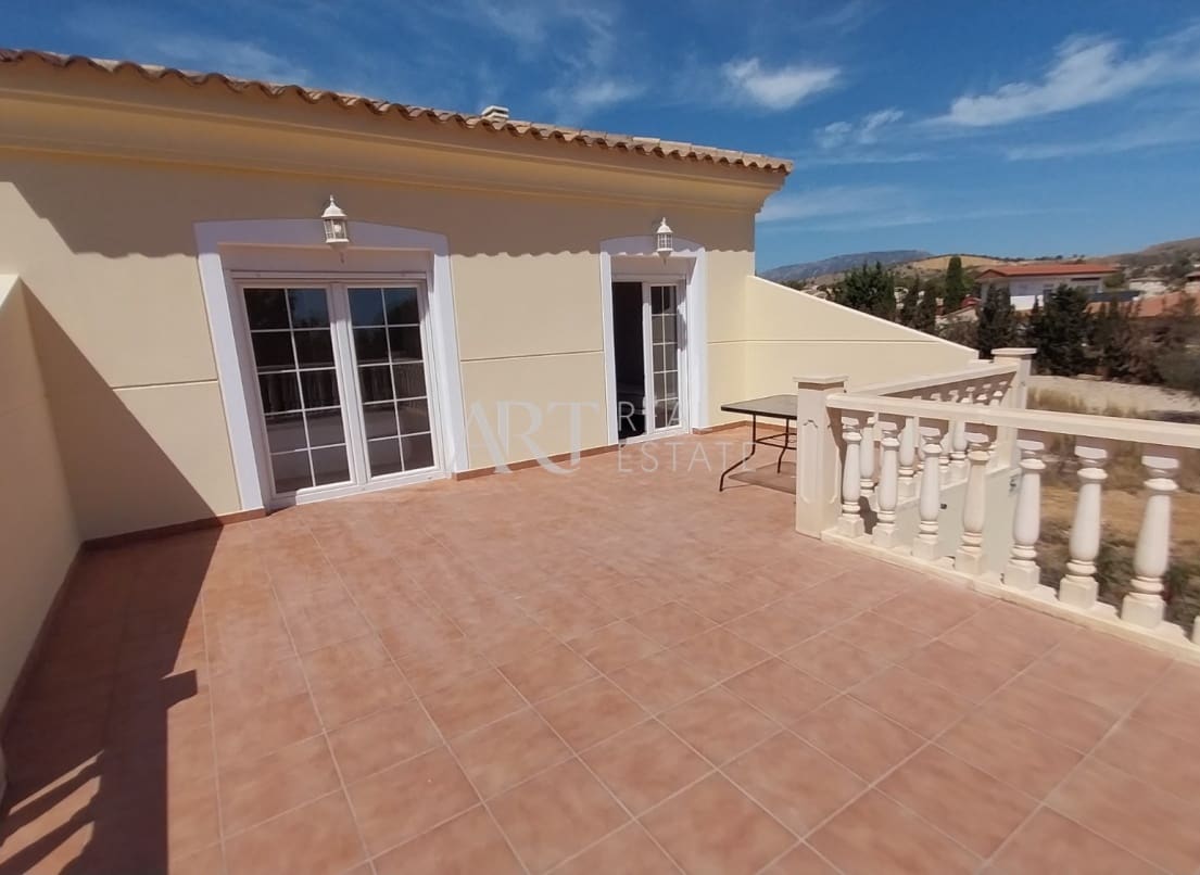 4 chambre Villa/Maison à vendre à La Nucia avec piscine garage - 375 000 € (Ref: 9211087)