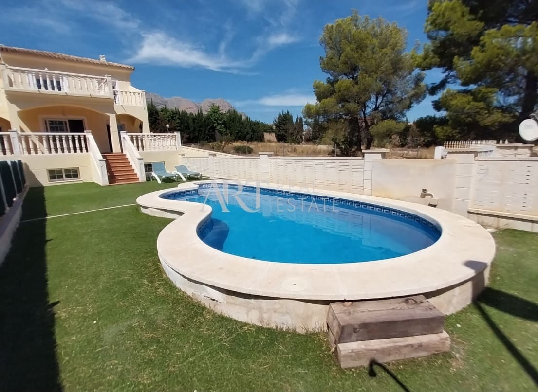 4 chambre Villa/Maison à vendre à La Nucia avec piscine garage - 375 000 € (Ref: 9211087)