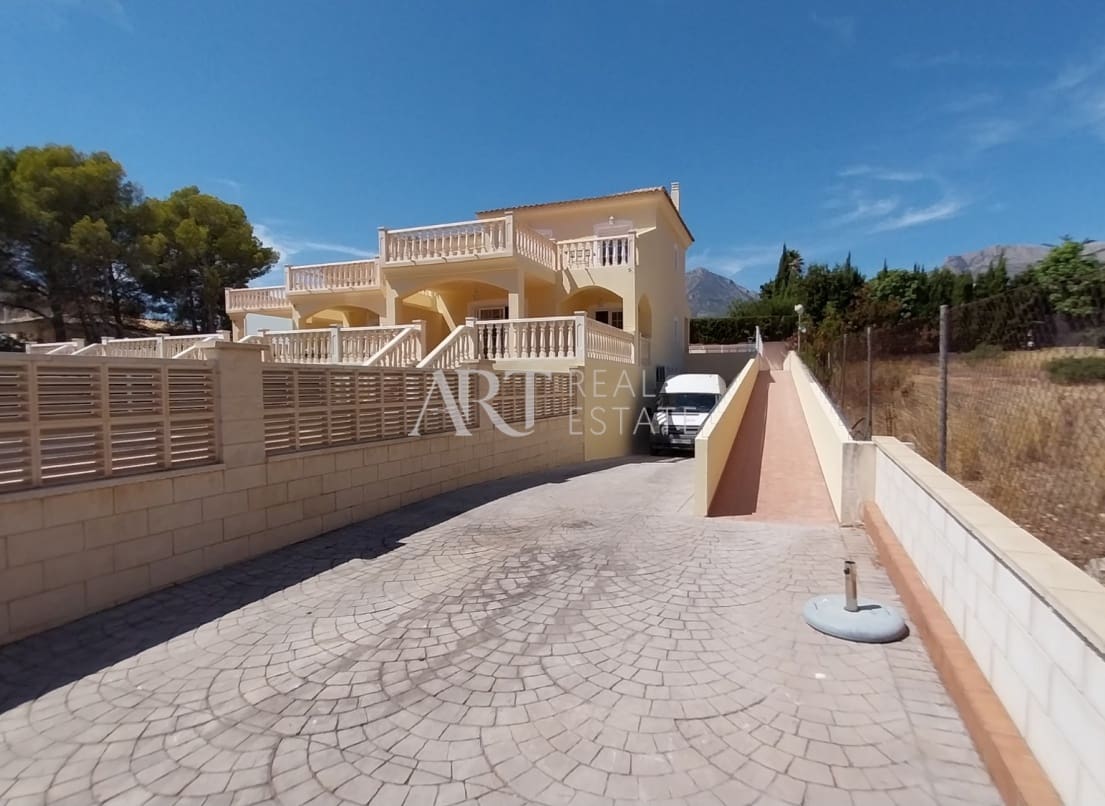 4 chambre Villa/Maison à vendre à La Nucia avec piscine garage - 375 000 € (Ref: 9211087)