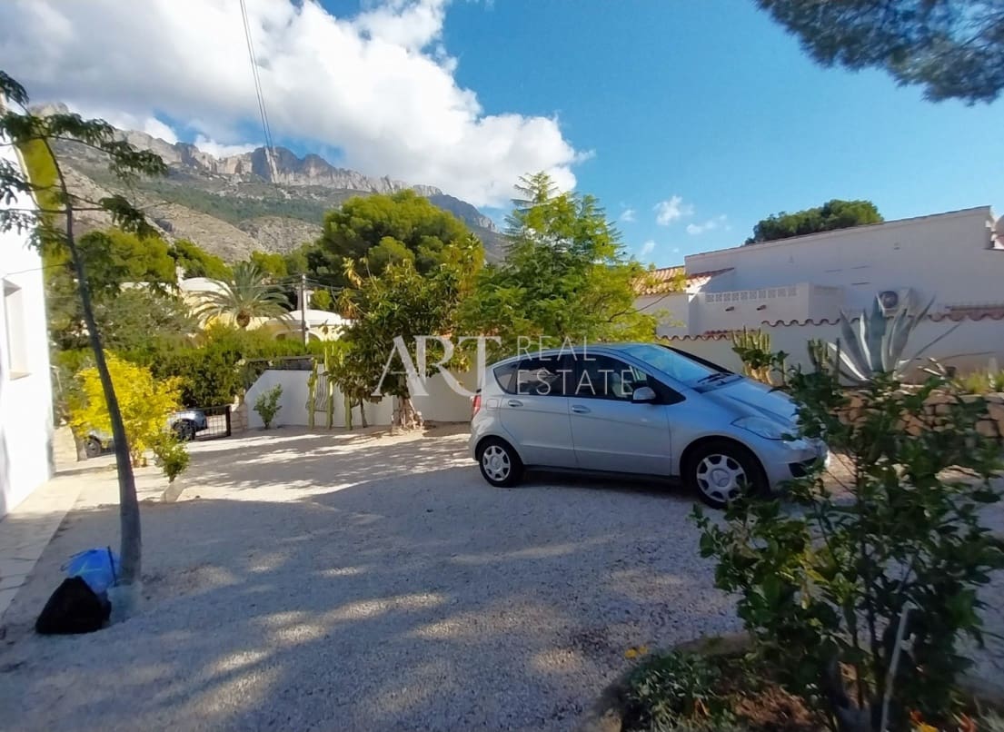 6 bedroom Villa for sale in Altea la Vella with pool garage - € 740,000 (Ref: 9325266)
