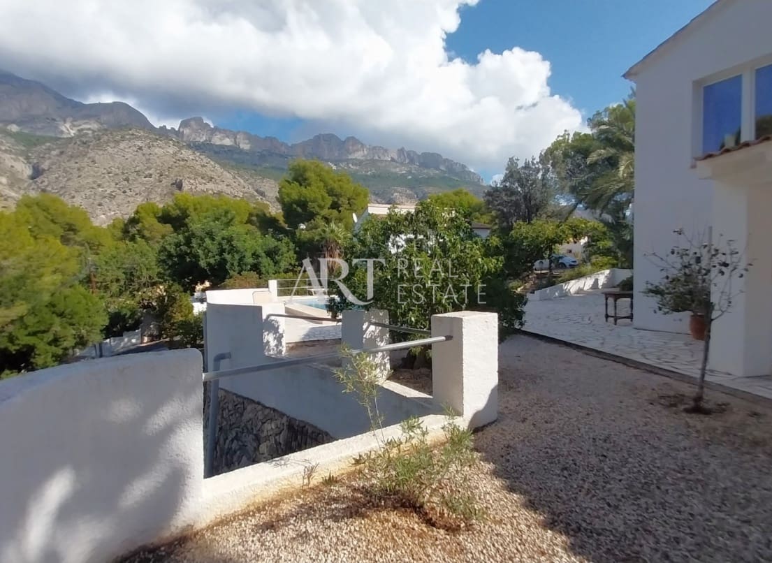 6 bedroom Villa for sale in Altea la Vella with pool garage - € 740,000 (Ref: 9325266)