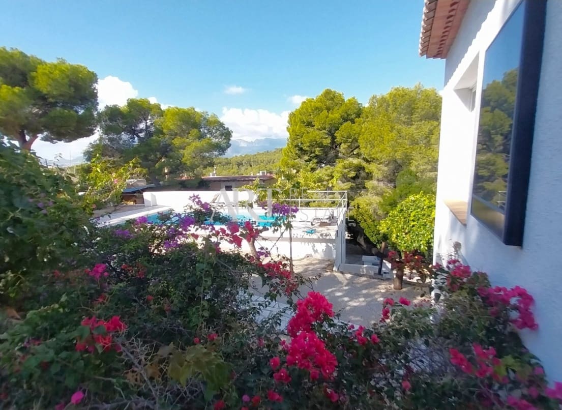 6 bedroom Villa for sale in Altea la Vella with pool garage - € 740,000 (Ref: 9325266)