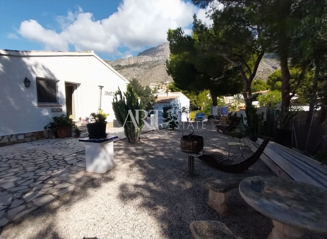 6 bedroom Villa for sale in Altea la Vella with pool garage - € 740,000 (Ref: 9325266)